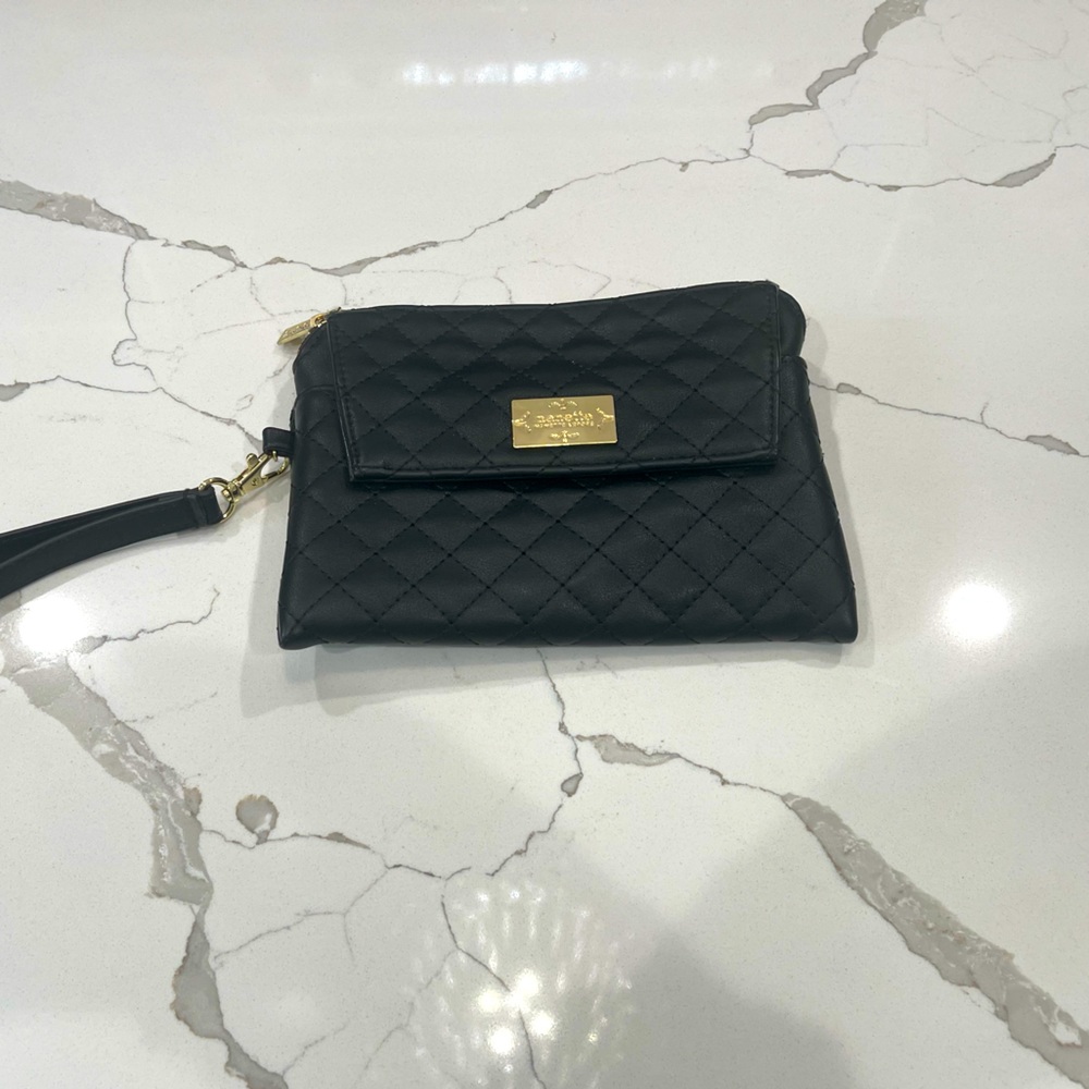 NWOT Purse with charger!